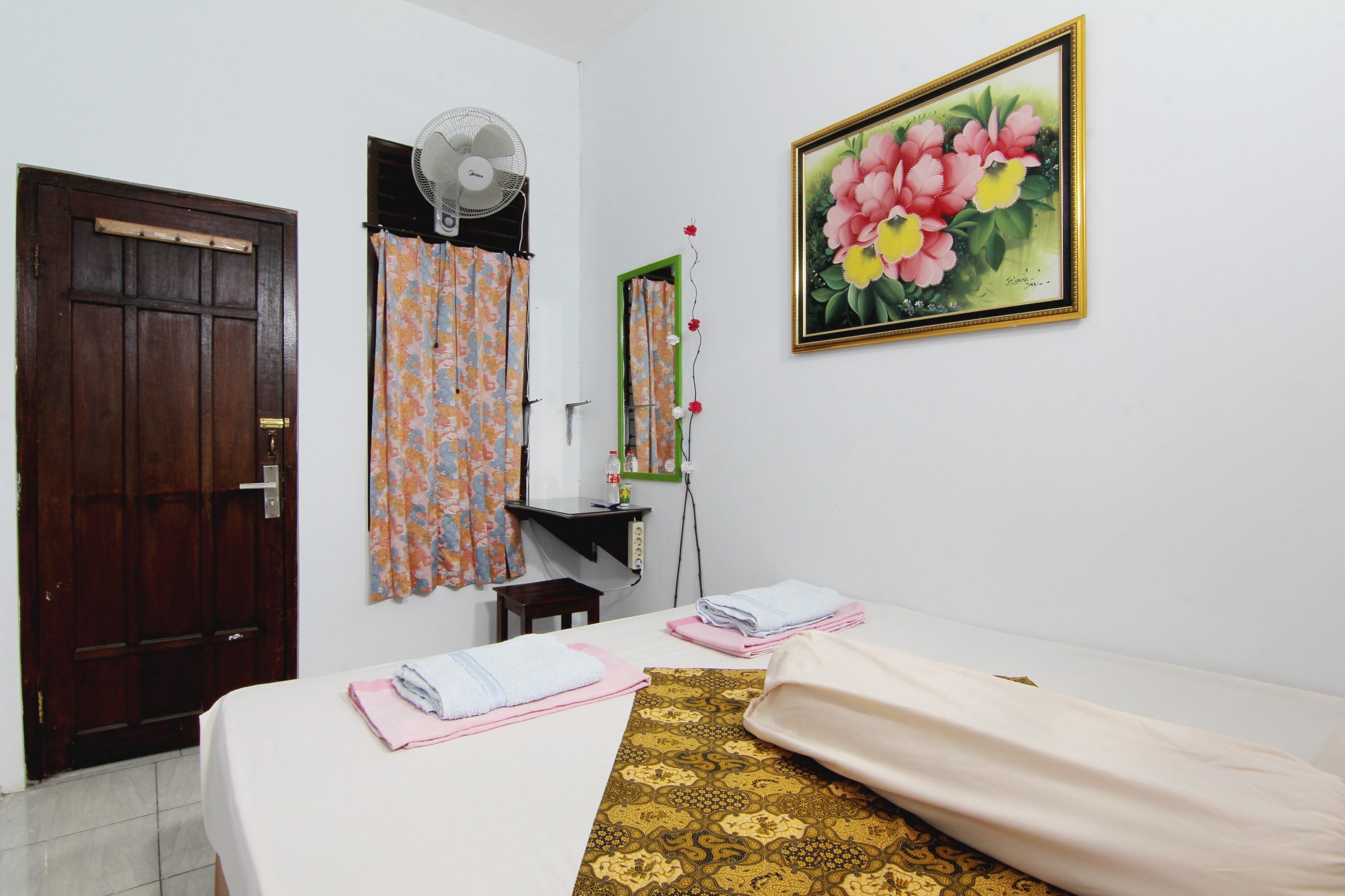 Tiga Dua Homestay Yogyakarta Esterno foto