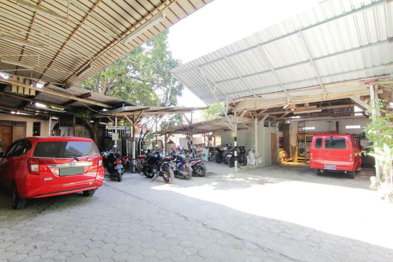 Tiga Dua Homestay Yogyakarta Esterno foto