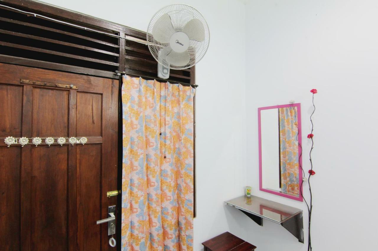 Tiga Dua Homestay Yogyakarta Esterno foto